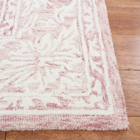 Safavieh Metro 4'-0" x 6'-0" Rug in Pink / Ivory