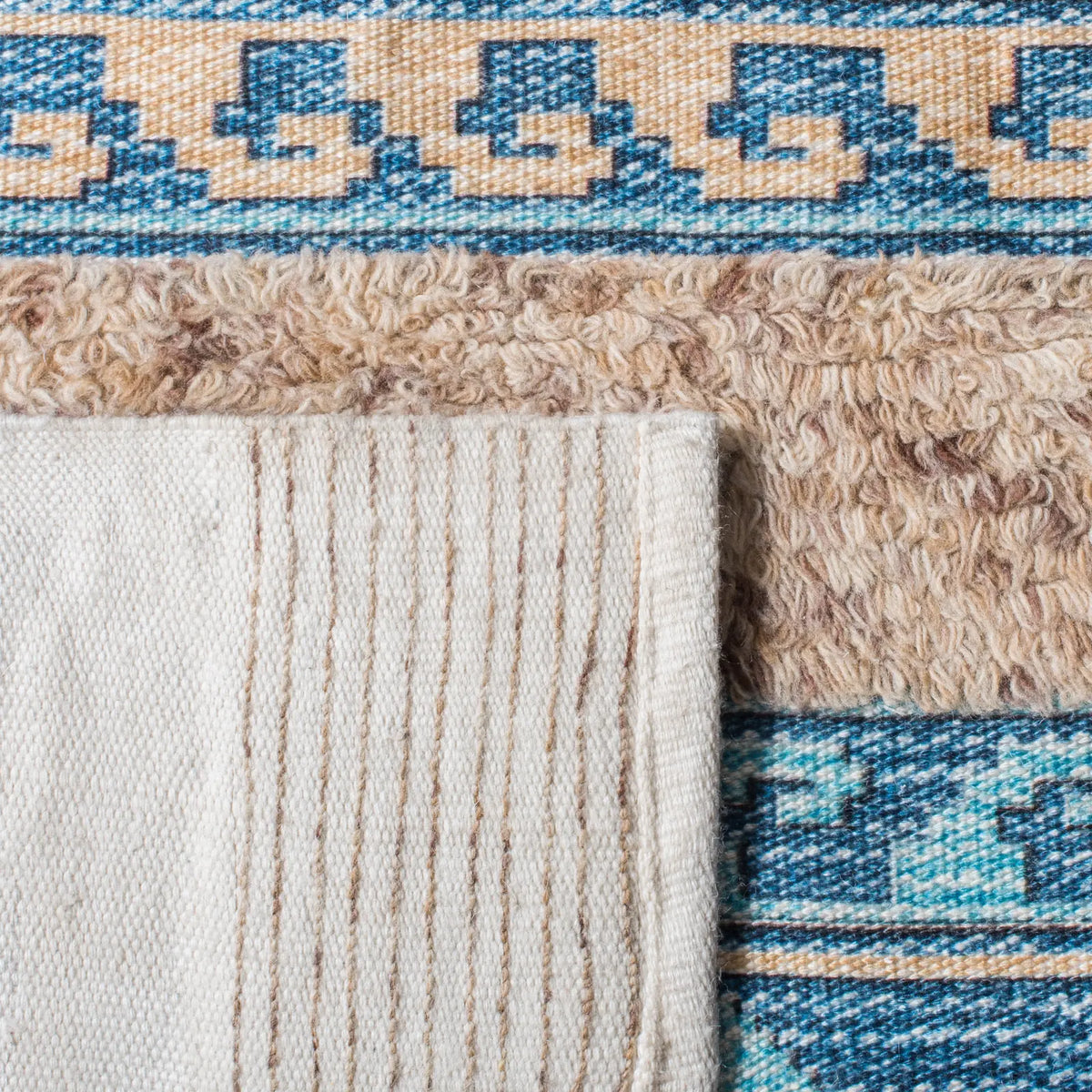 Safavieh Saffron 4'-0" x 6'-0" Rug in Blue / Taupe