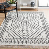 Safavieh Kilim 4'-0" x 6'-0" Rug in Ivory / Black