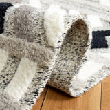 Safavieh Casablanca 4'-0" x 6'-0" Rug in Ivory / Black
