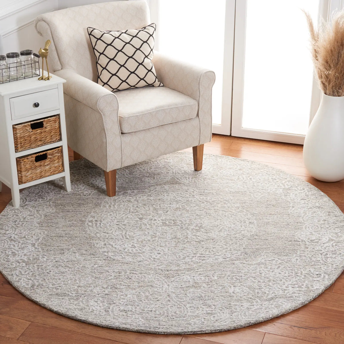 Safavieh Precious 6'-0" x 6'-0" Rug in Beige / Ivory