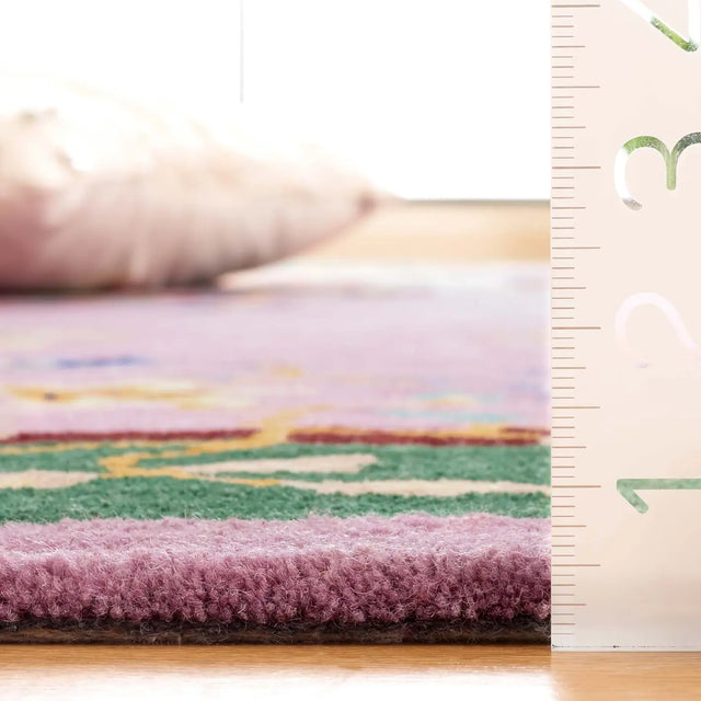 Safavieh Metro 4'-0" x 6'-0" Rug in Purple / Green