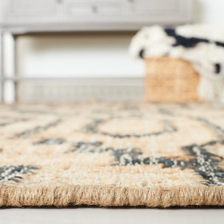 Safavieh Natural Fiber 4'-0" x 6'-0" Rug in Natural / Black