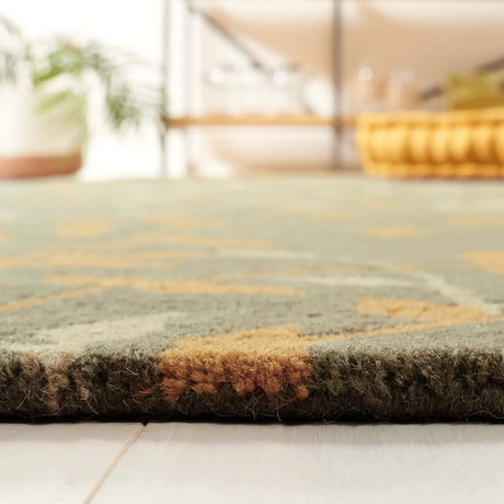 Safavieh Soho 3'-6" x 5'-6" Rug in Grey / Multi