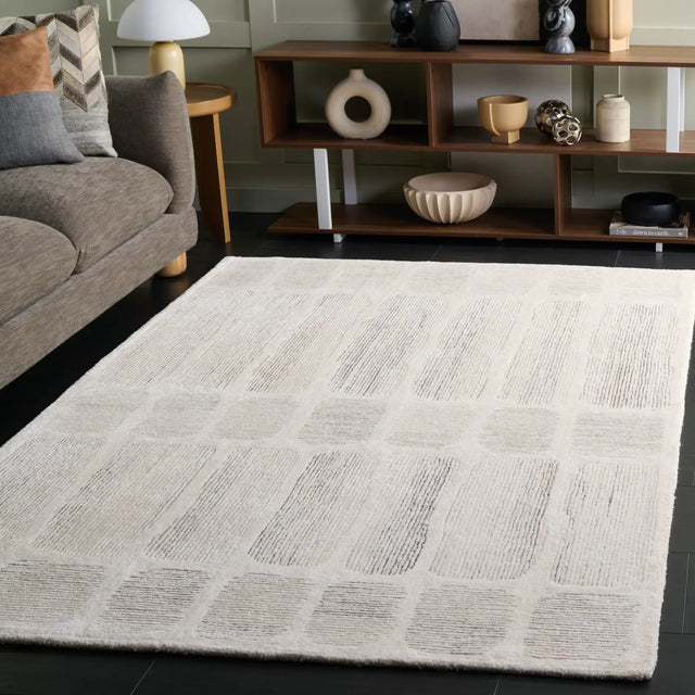 Safavieh Metro 4'-0" x 6'-0" Rug in Ivory / Grey