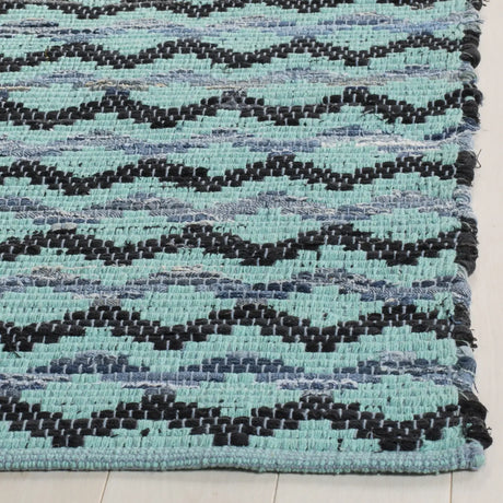 Safavieh Montauk 4'-0" x 6'-0" Rug in Turquoise / Blue/Black