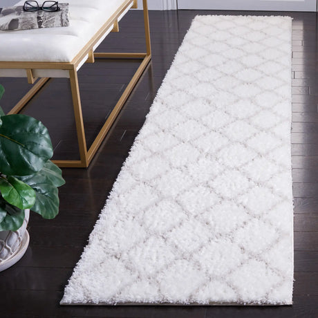 Safavieh Tahoe Shag 2'-0" x 9'-0" Rug in White / Silver