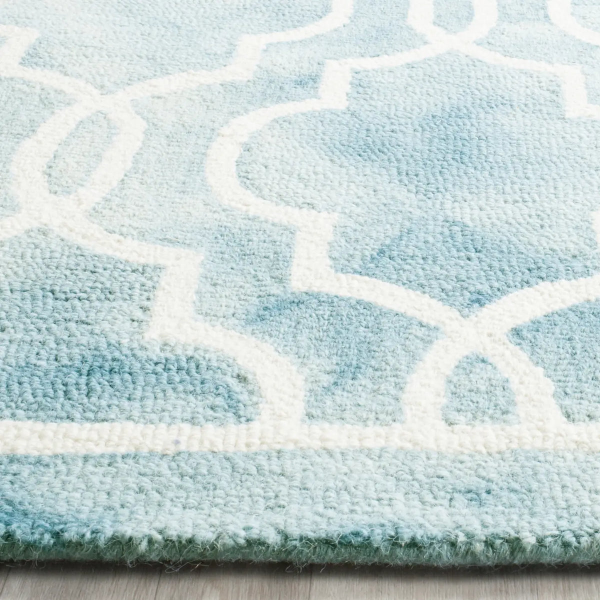 Safavieh Dip Dye 6'-0" x 9'-0" Rug in Turquoise / Ivory