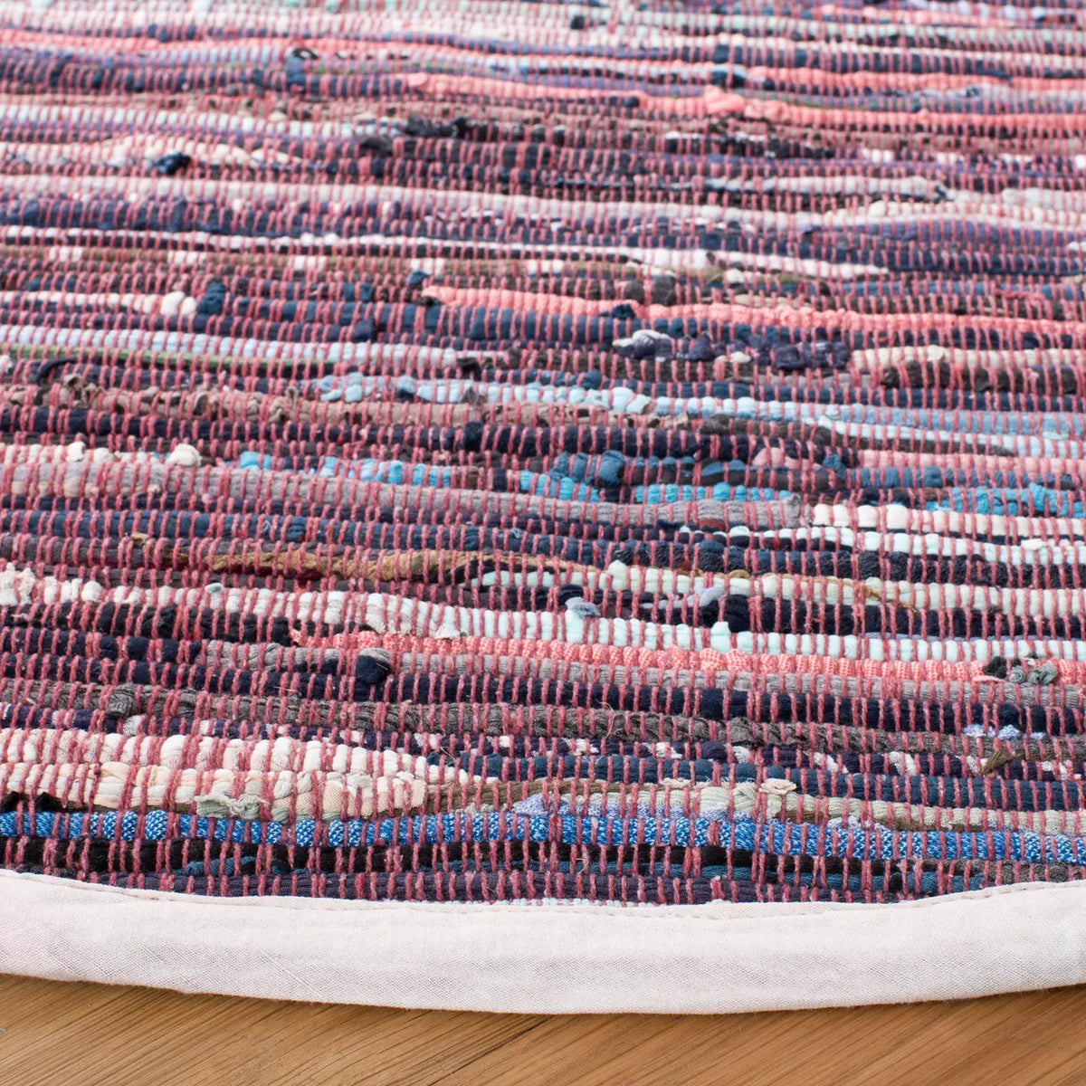 Safavieh Rag Rug 6'-0" x 6'-0" Rug in Red / Grey