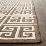 Safavieh Dhurries 2'-6" x 7'-0" Rug in Brown / Ivory