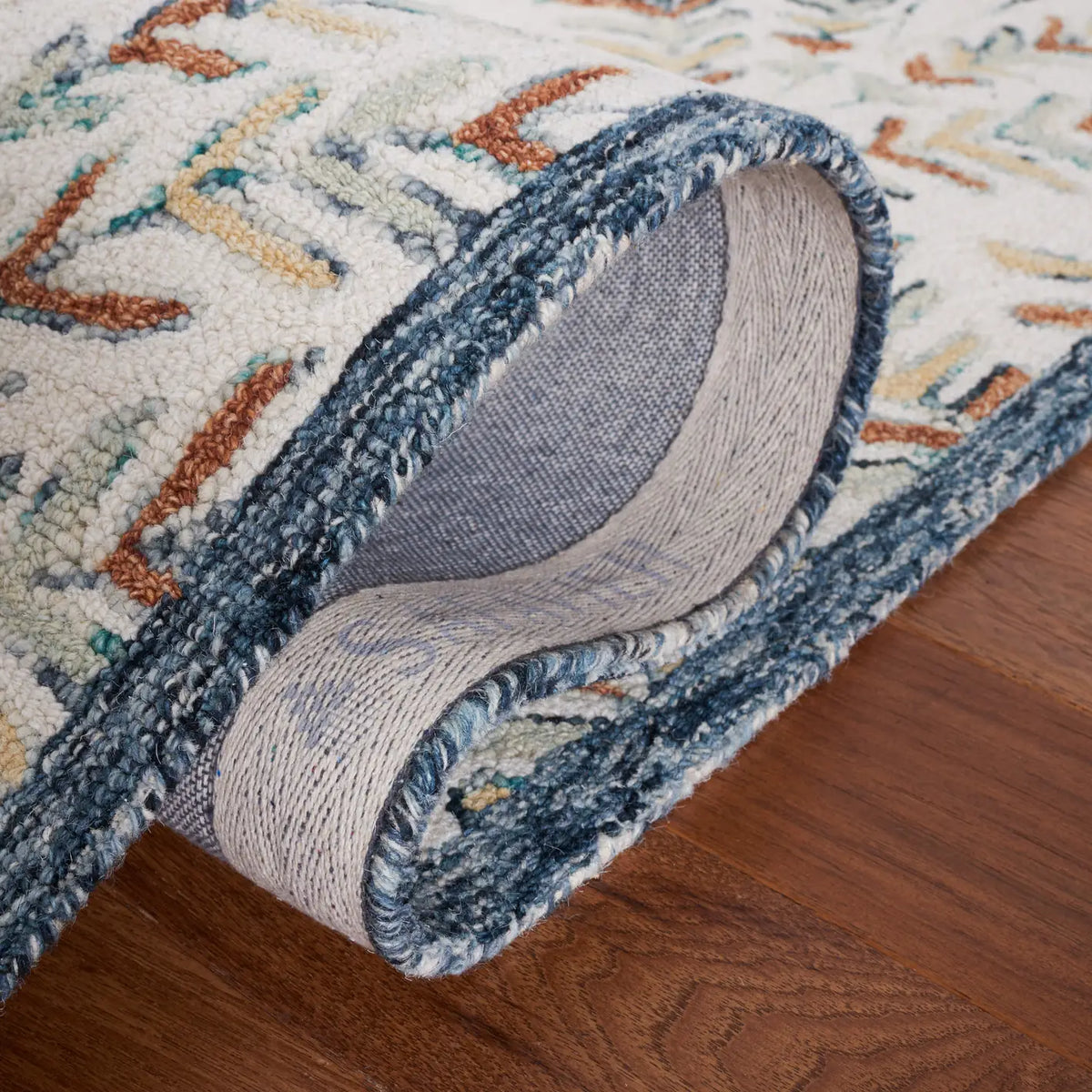 Safavieh Capri 4'-0" x 6'-0" Rug in Ivory / Green
