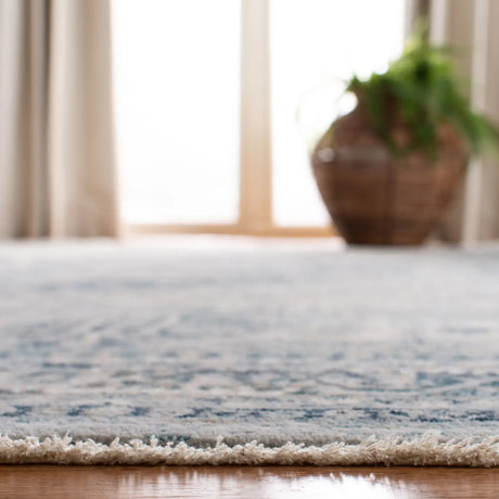 Safavieh Victoria 4'-0" x 6'-0" Rug in Blue / Grey