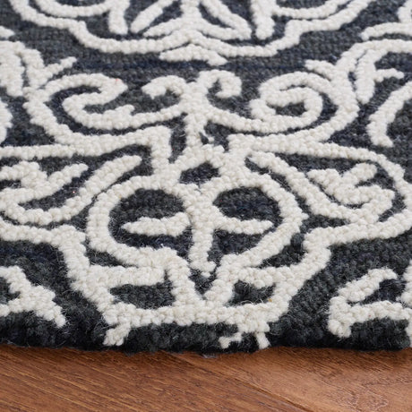 Safavieh Blossom 6'-0" x 6'-0" Rug in Black / Ivory