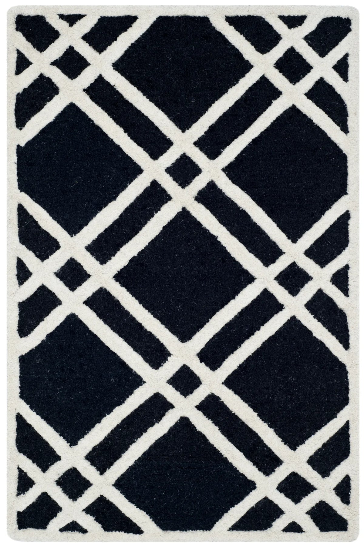 Safavieh Cambridge 2'-0" x 3'-0" Rug in Black / Ivory
