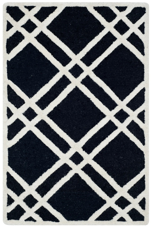 Safavieh Cambridge 2'-0" x 3'-0" Rug in Black / Ivory