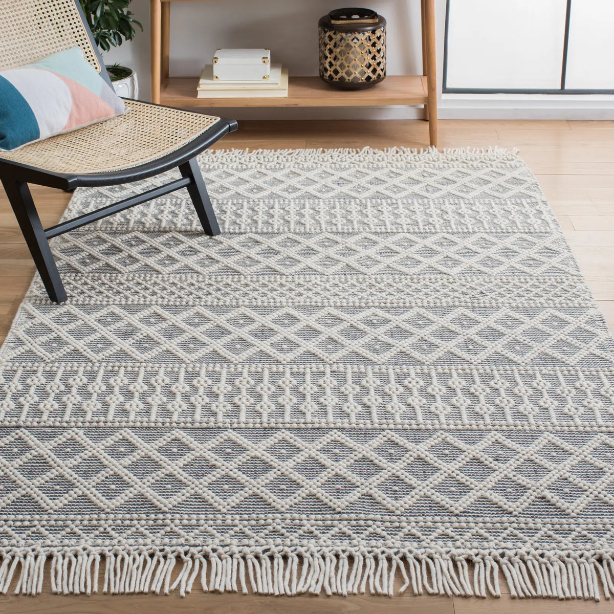 Safavieh Natura 4'-0" x 6'-0" Rug in Ivory / Grey
