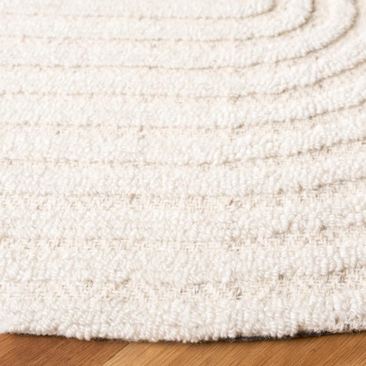 Safavieh Southampton 6'-0" x 6'-0" Rug in Ivory