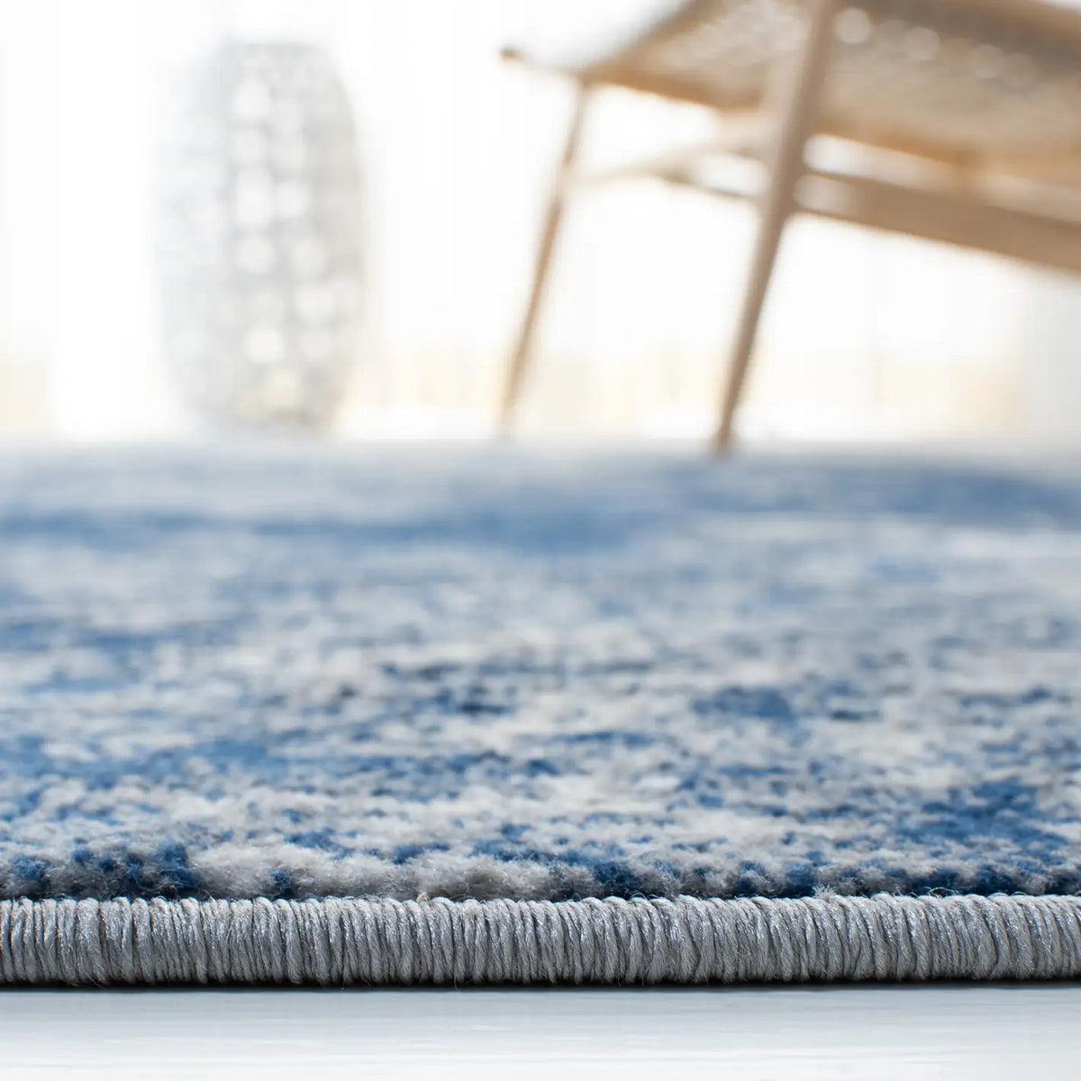 Safavieh Brentwood 4'-0" x 6'-0" Rug in Grey / Navy