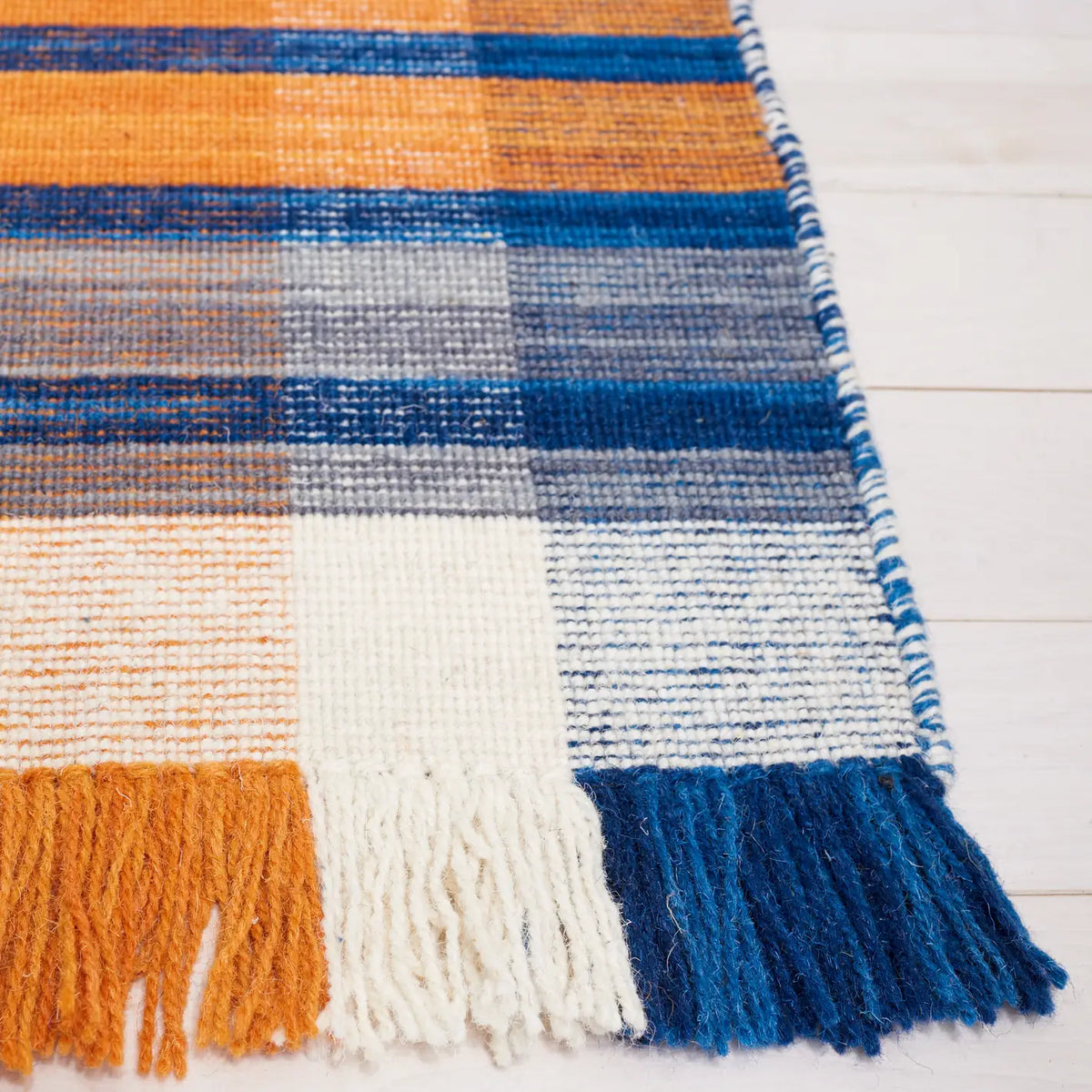 Safavieh Striped Kilim 4'-0" x 6'-0" Rug in Orange / Blue