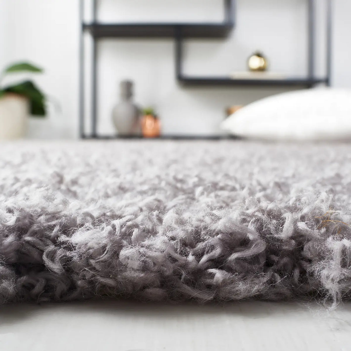 Safavieh Shag 4'-0" x 6'-0" Rug in Grey