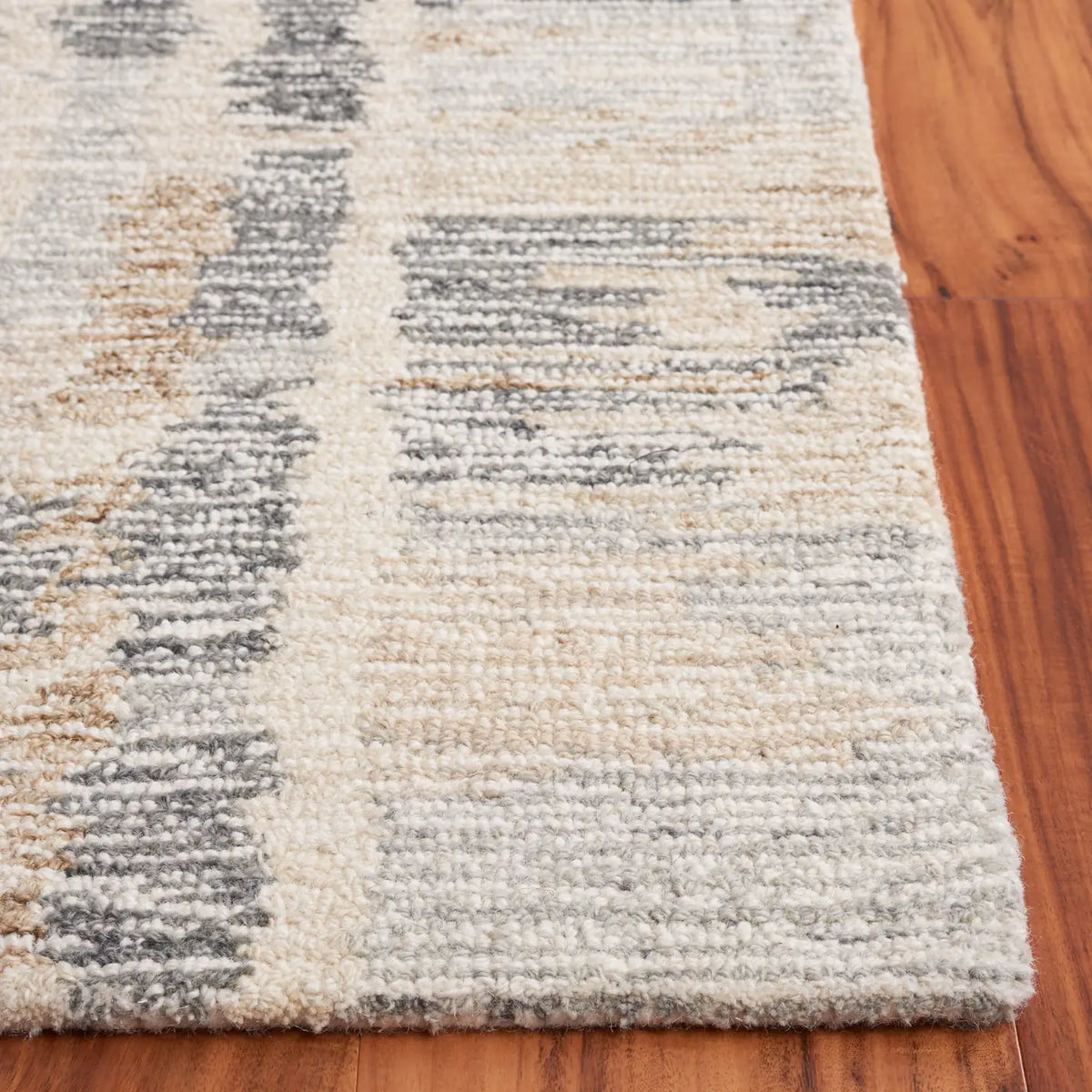 Safavieh Ebony 4'-0" x 6'-0" Rug in Grey / Ivory