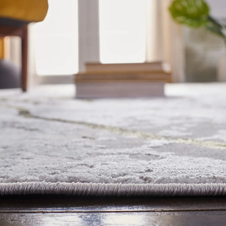 Safavieh Amelia 4'-5" x 6'-5" Rug in Grey / Gold
