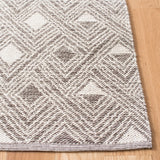 Safavieh Montauk 5'-0" x 8'-0" Rug in Charcoal / Ivory