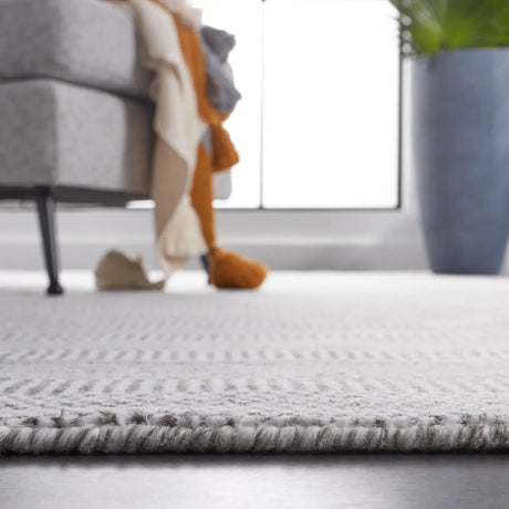 Safavieh Mirage 4'-0" x 6'-0" Rug in Brown / Ivory