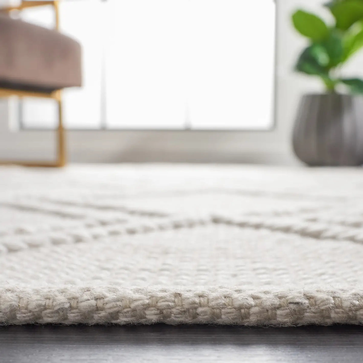 Safavieh Kilim 4'-0" x 6'-0" Rug in Light Grey / Ivory