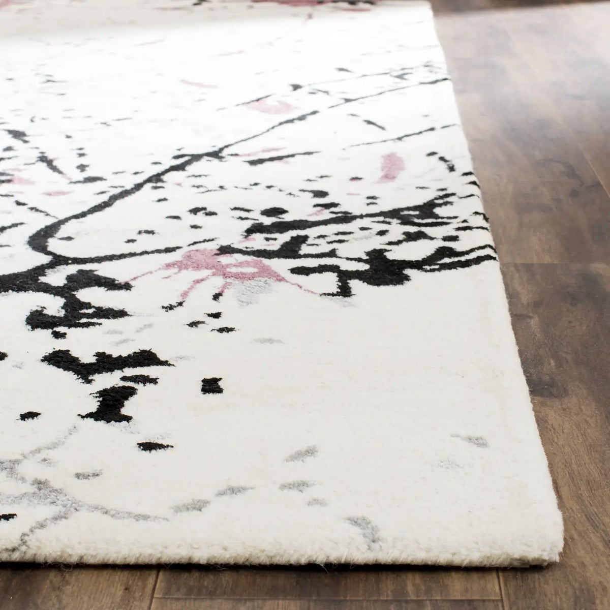Safavieh Soho 3'-6" x 5'-6" Rug in Ivory / Purple