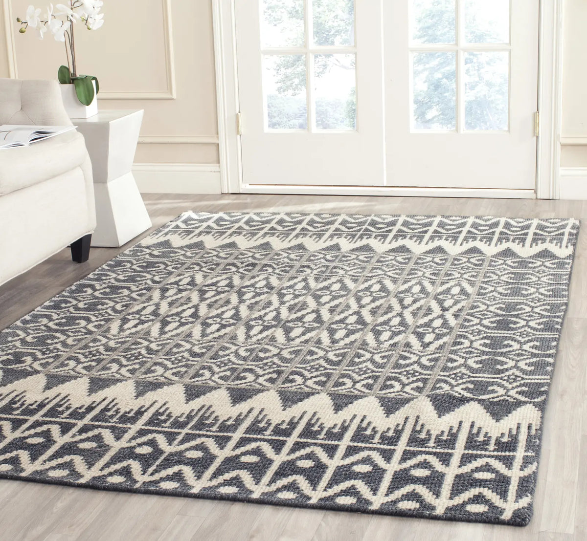 Safavieh Kenya 4'-0" x 6'-0" Rug in Charcoal