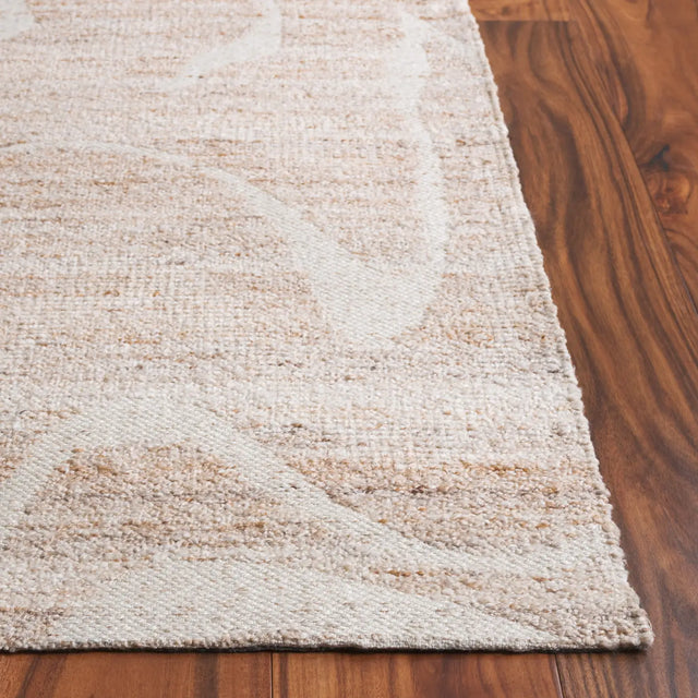 Safavieh Sahara 4'-0" x 6'-0" Rug in Natural / Ivory
