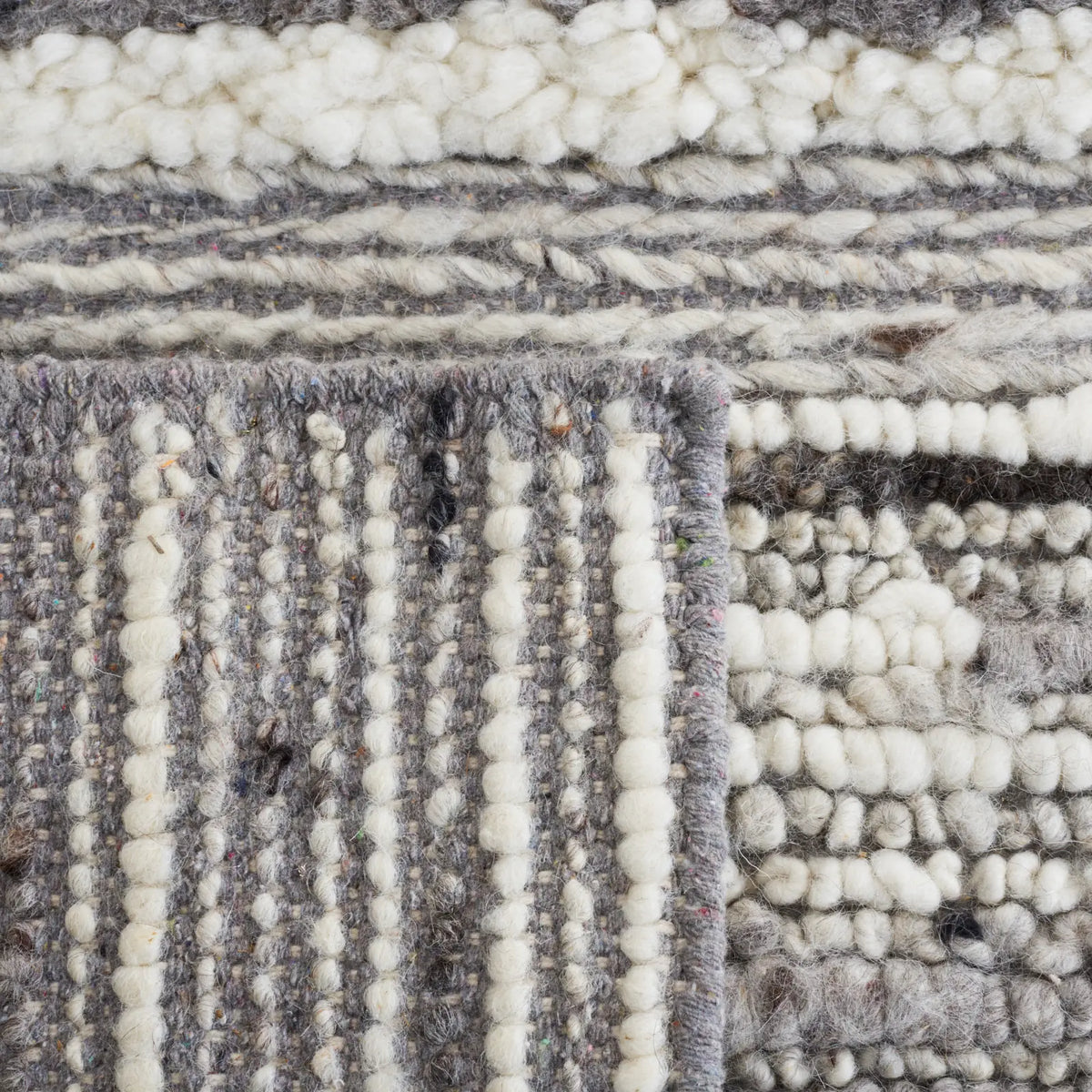 Safavieh Casablanca 4'-0" x 6'-0" Rug in Grey / Ivory