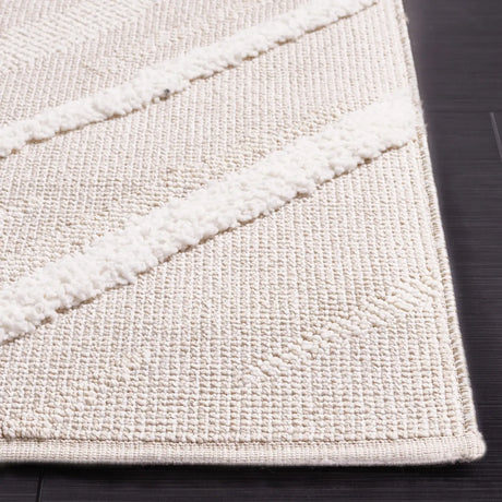 Safavieh Trends 4'-0" x 6'-0" Rug in Beige / Ivory