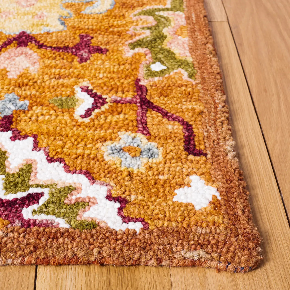 Safavieh Aspen 4'-0" x 6'-0" Rug in Rust / Green