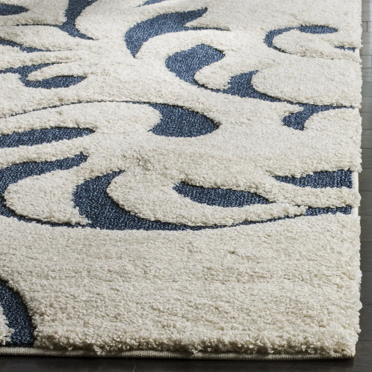 Safavieh Florida Shag 5'-3" x 7'-6" Rug in Cream / Blue
