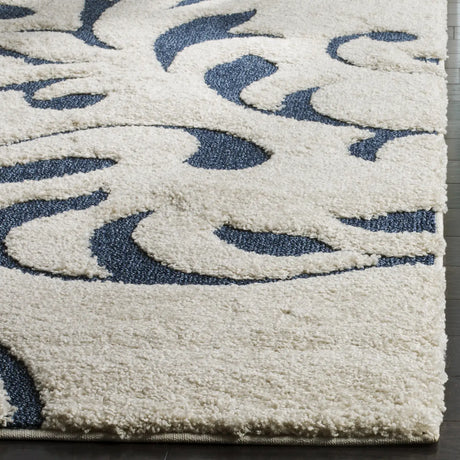 Safavieh Florida Shag 5'-3" x 7'-6" Rug in Cream / Blue