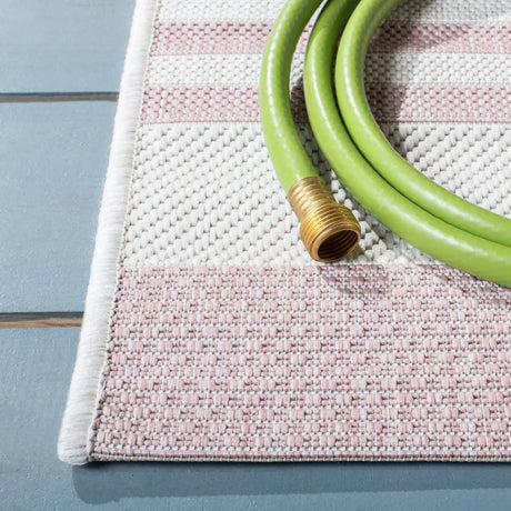 Safavieh Courtyard 4'-0" x 5'-7" Rug in Ivory / Soft Pink