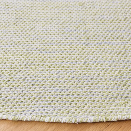 Safavieh Montauk 6'-0" x 6'-0" Rug in Green / Ivory