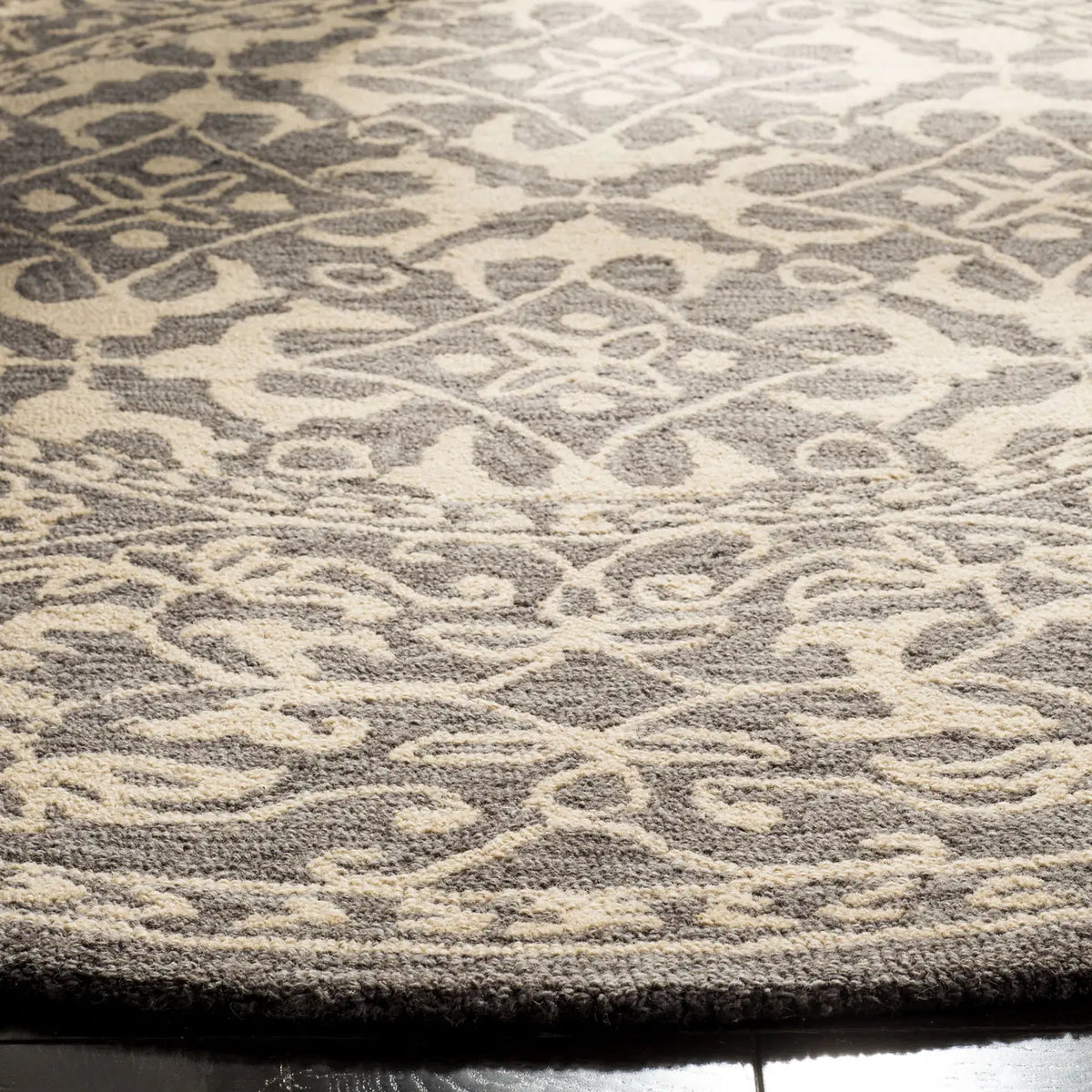 Safavieh Suzani 5'-0" x 5'-0" Rug in Grey / Beige