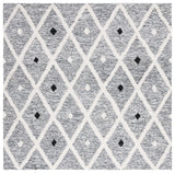 Safavieh Casablanca 6'-0" x 6'-0" Rug in Black / Ivory