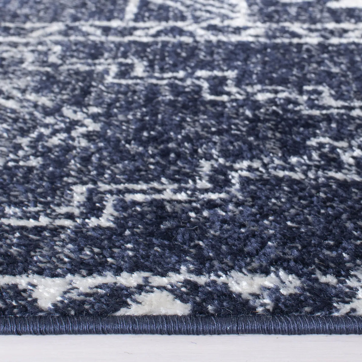 Safavieh Adirondack 4'-0" x 6'-0" Rug in Navy / Silver