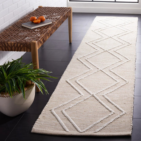 Safavieh Kilim 2'-3" x 9'-0" Rug in Natural / Ivory