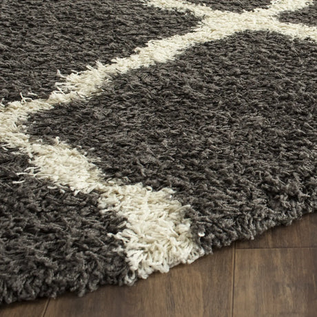 Safavieh Sgd-Dallas Shag 6'-0" x 6'-0" Rug in Dark Grey / Ivory