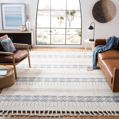 Safavieh Kenya 6'-0" x 9'-0" Rug in Ivory / Blue