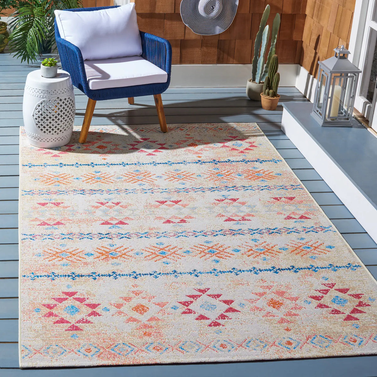 Safavieh Summer 4'-0" x 6'-0" Rug in Ivory / Red