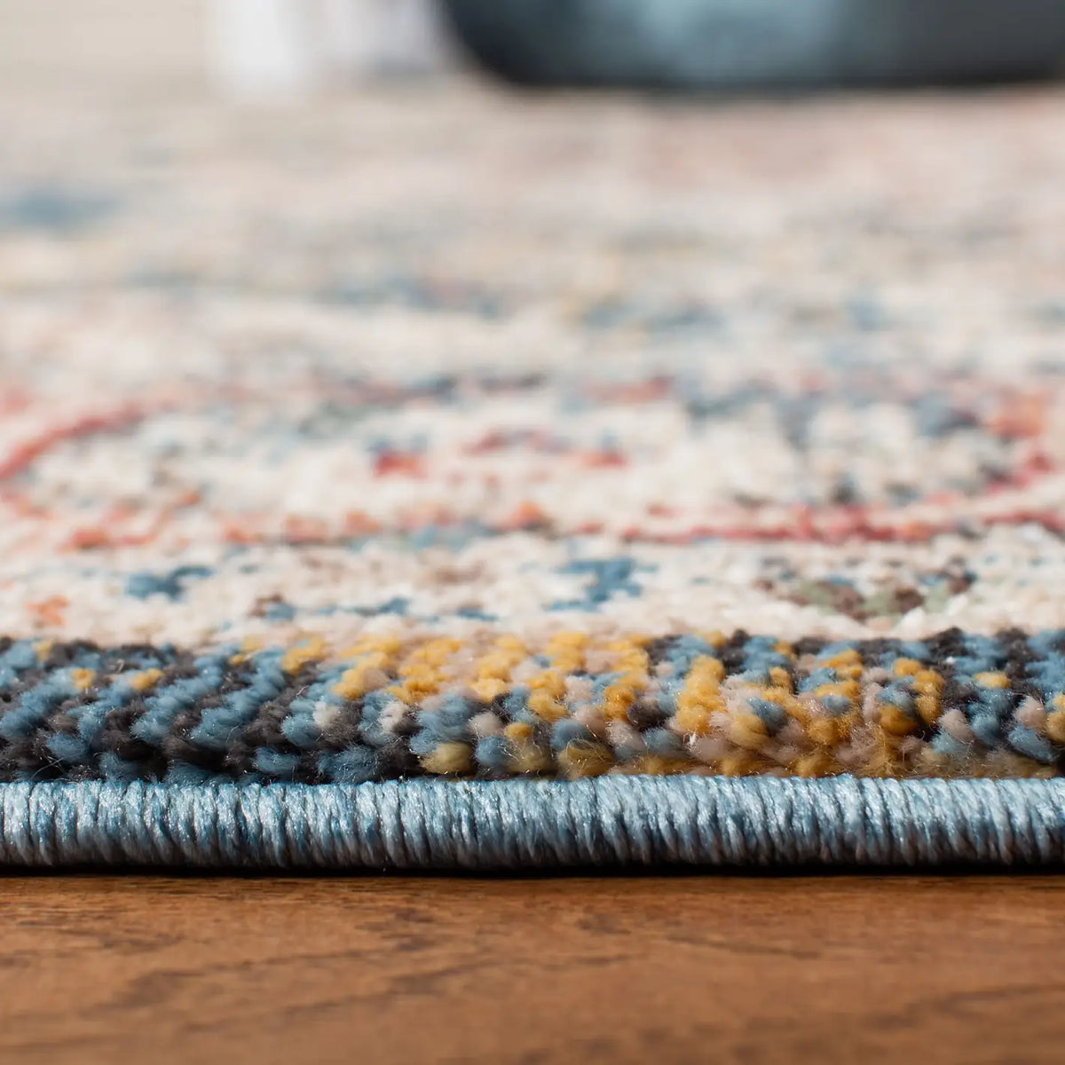 Safavieh Carlyle 200 5'-3" x 7'-6" Rug in Turquoise / Ivory
