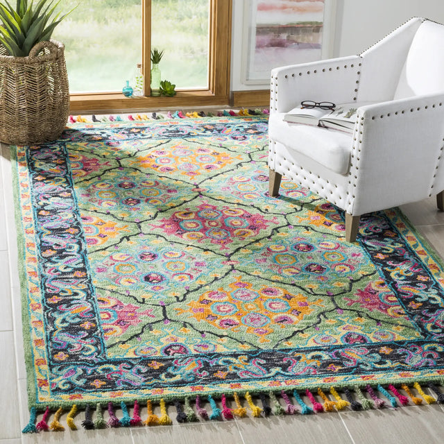 Safavieh Aspen 4'-0" x 6'-0" Rug in Light Green / Black