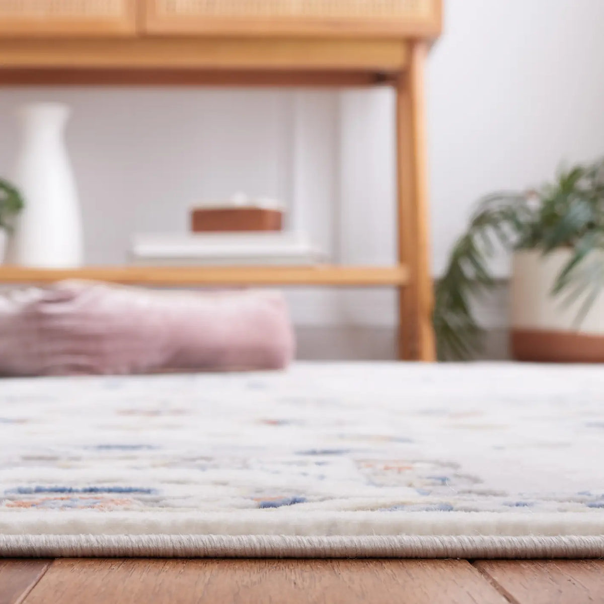 Safavieh Eternal 4'-0" x 6'-0" Rug in Ivory / Grey