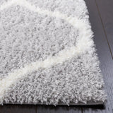 Safavieh Tahoe Shag 4'-0" x 6'-0" Rug in Light Grey / White
